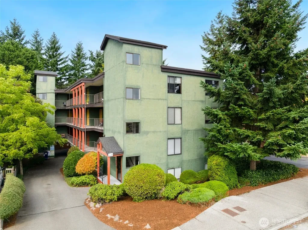 712 N 143rd Street Seattle WA 98133