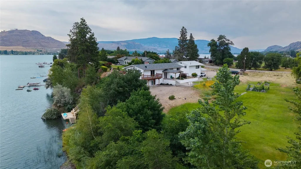 66 Boundary Point Road Oroville WA 98844
