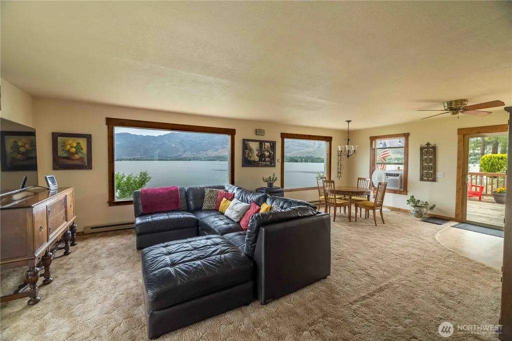 66 Boundary Point Road Oroville WA 98844