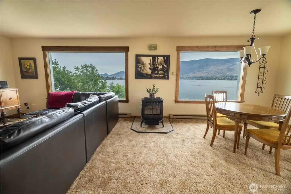 66 Boundary Point Road Oroville WA 98844