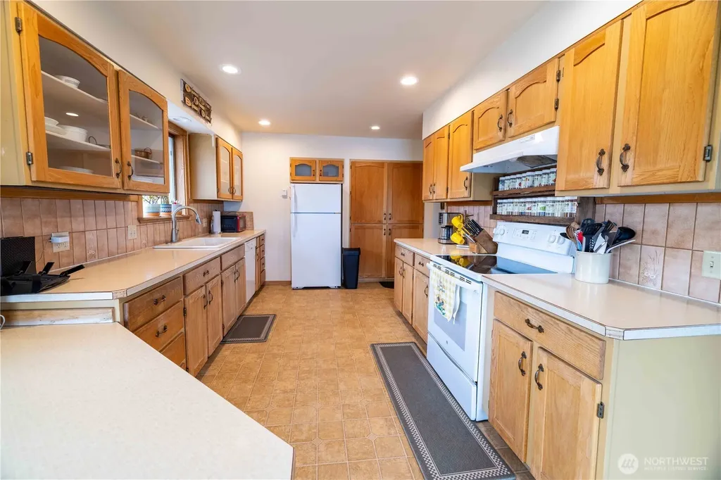 66 Boundary Point Road Oroville WA 98844