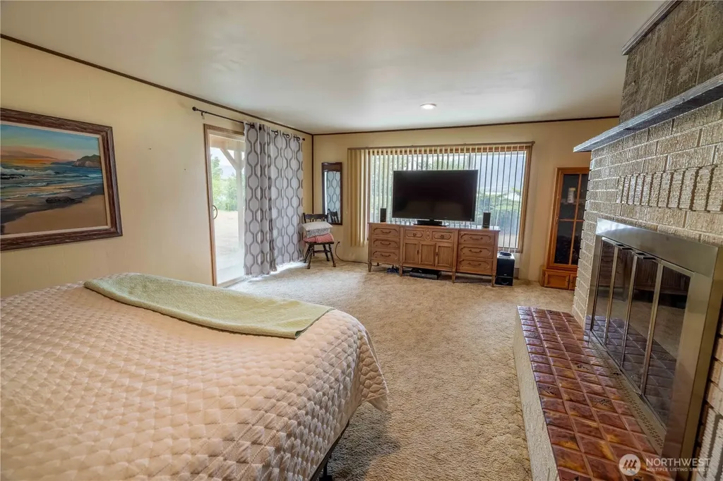 66 Boundary Point Road Oroville WA 98844