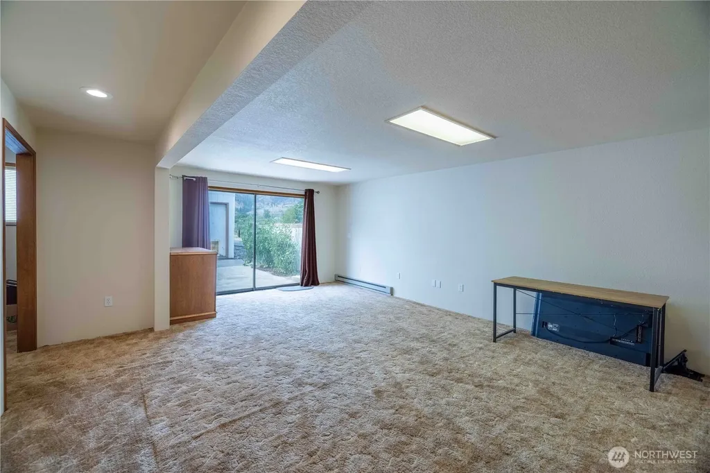 66 Boundary Point Road Oroville WA 98844
