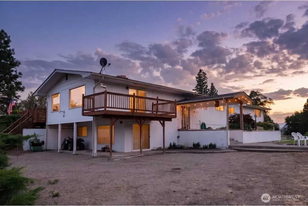 66 Boundary Point Road Oroville WA 98844