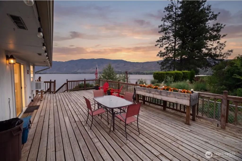 66 Boundary Point Road Oroville WA 98844