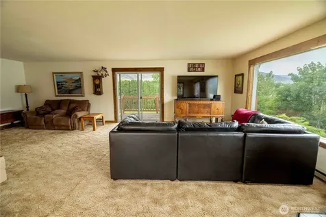 66 Boundary Point Road Oroville WA 98844