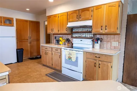 66 Boundary Point Road Oroville WA 98844