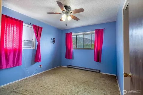 66 Boundary Point Road Oroville WA 98844