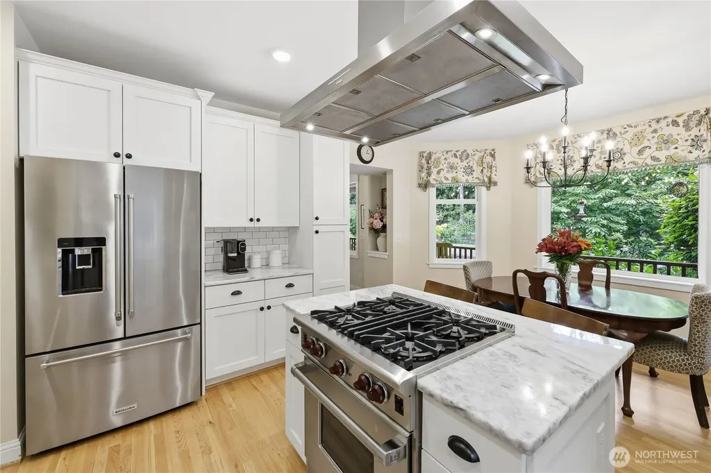 8724 NE Laughing Salmon Lane Bainbridge Island WA 98110