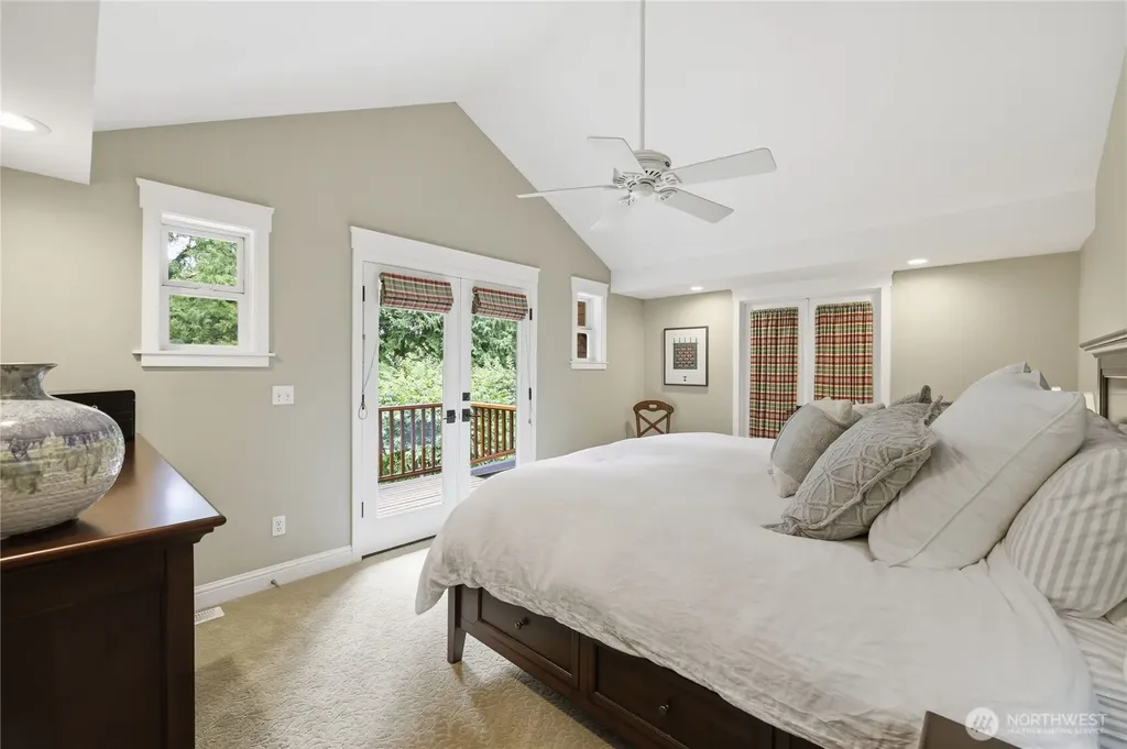 8724 NE Laughing Salmon Lane Bainbridge Island WA 98110