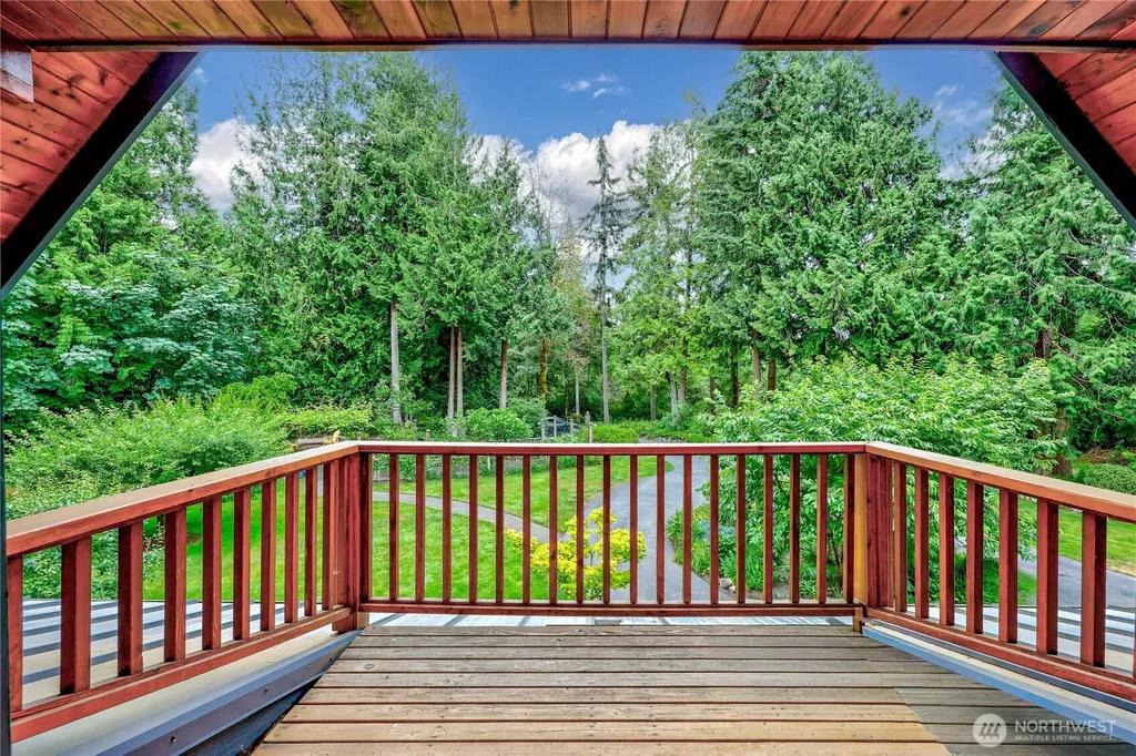 8724 NE Laughing Salmon Lane Bainbridge Island WA 98110