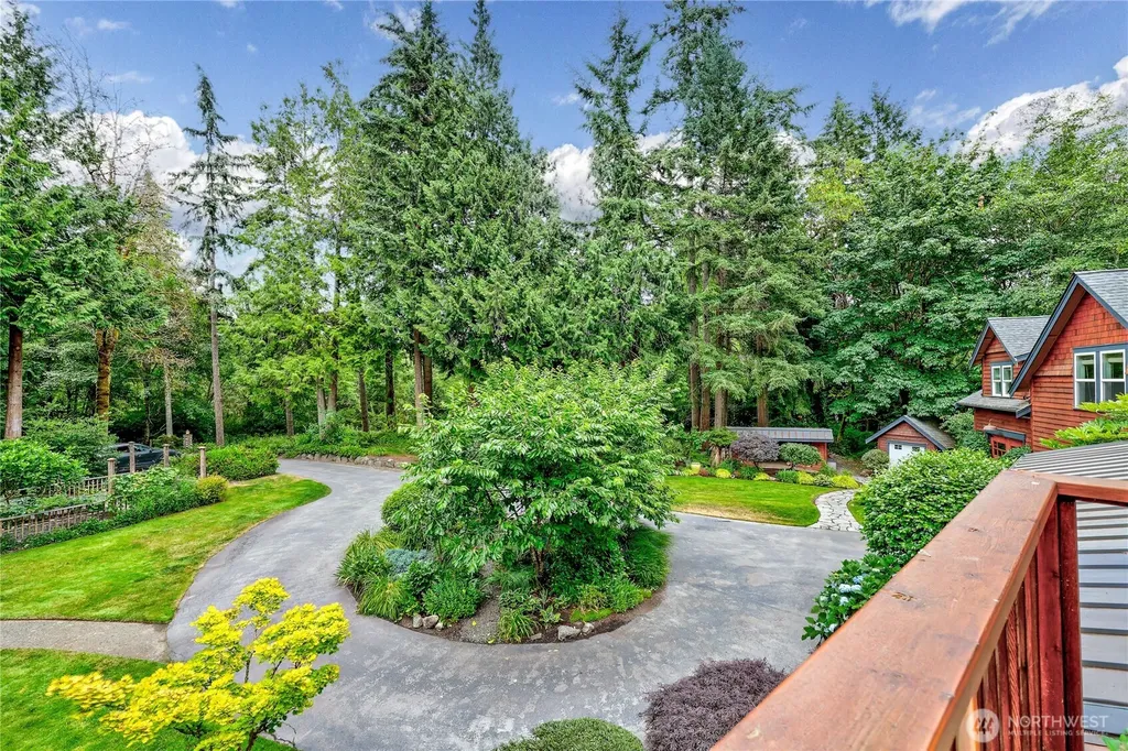 8724 NE Laughing Salmon Lane Bainbridge Island WA 98110