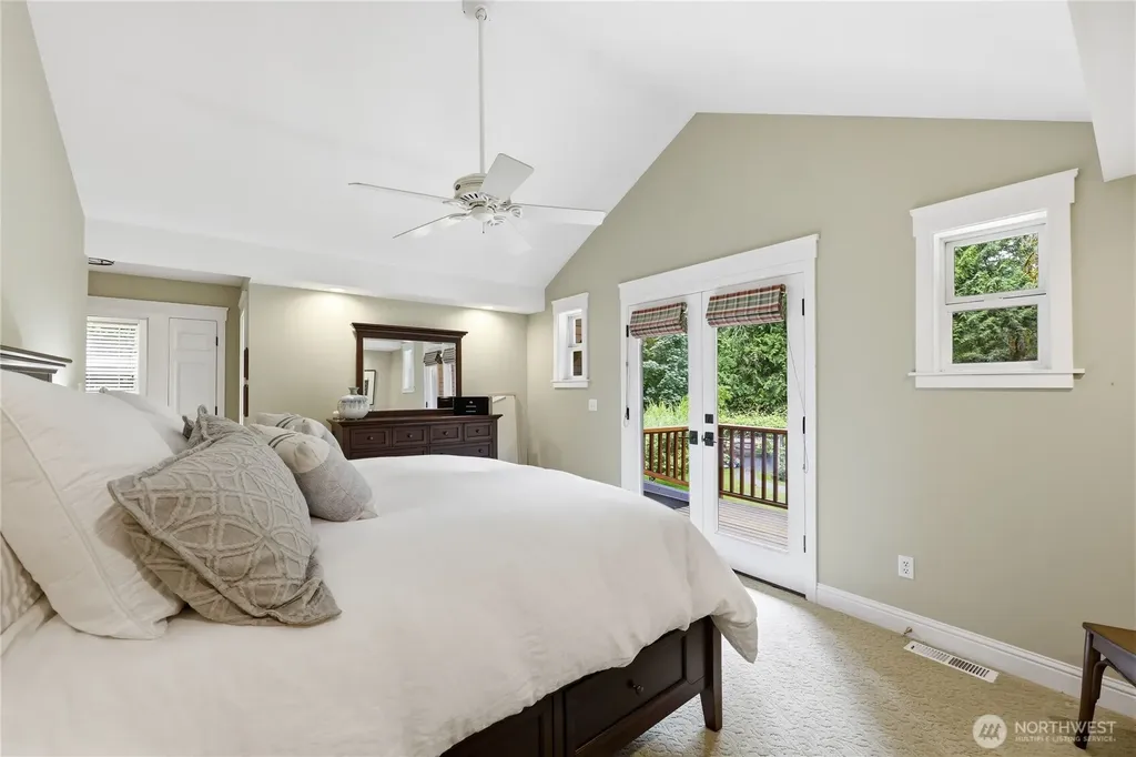 8724 NE Laughing Salmon Lane Bainbridge Island WA 98110