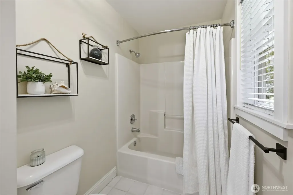 8724 NE Laughing Salmon Lane Bainbridge Island WA 98110