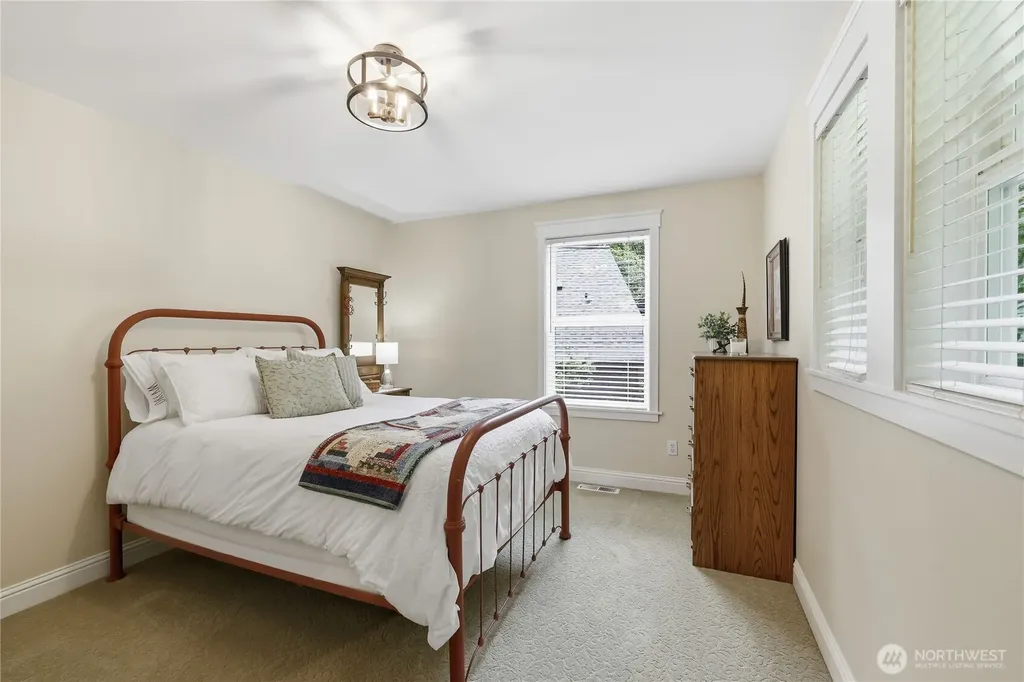 8724 NE Laughing Salmon Lane Bainbridge Island WA 98110