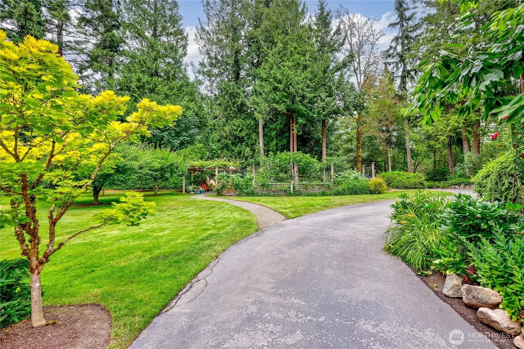 8724 NE Laughing Salmon Lane Bainbridge Island WA 98110