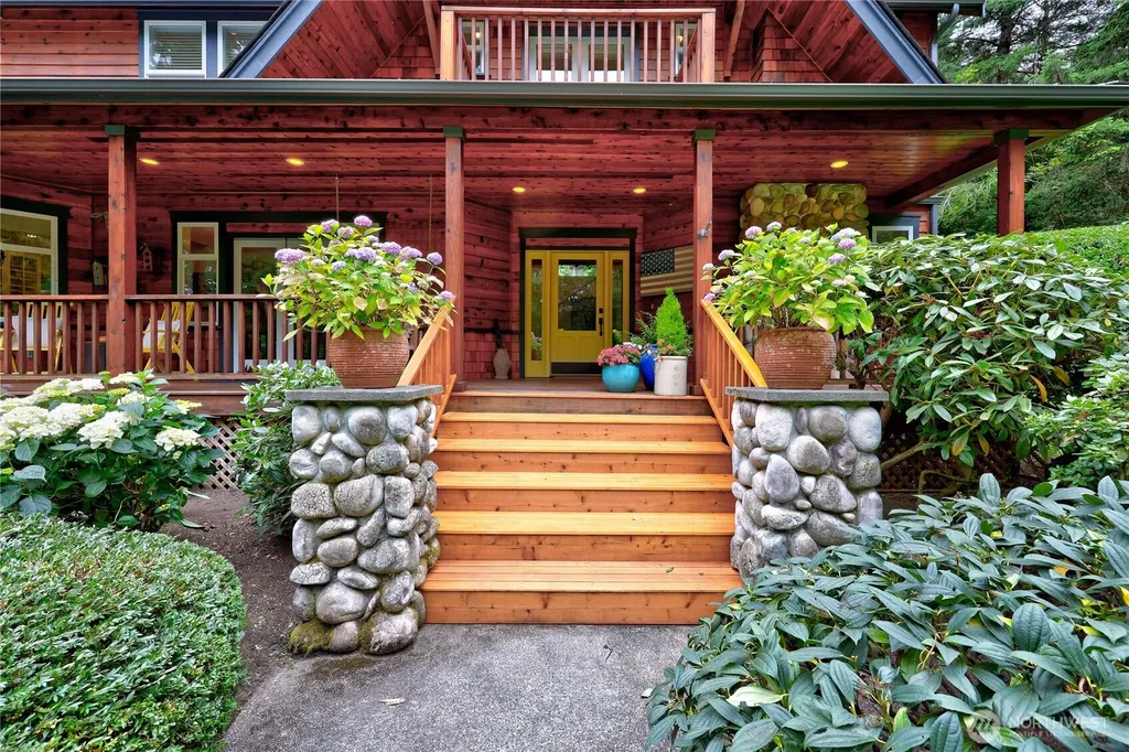 8724 NE Laughing Salmon Lane Bainbridge Island WA 98110