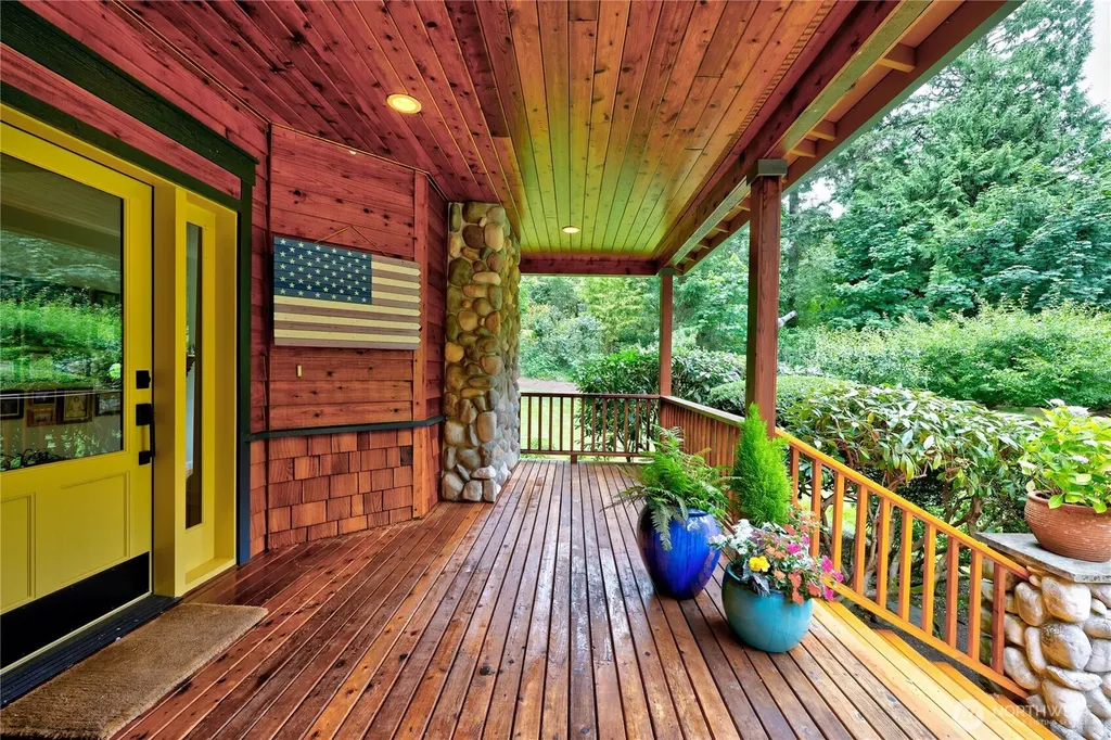 8724 NE Laughing Salmon Lane Bainbridge Island WA 98110