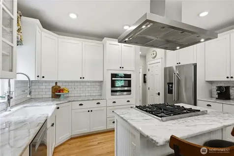 8724 NE Laughing Salmon Lane Bainbridge Island WA 98110
