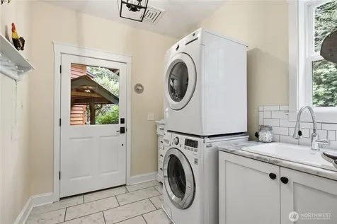 8724 NE Laughing Salmon Lane Bainbridge Island WA 98110