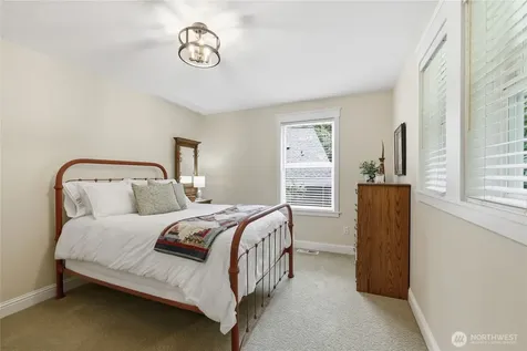 8724 NE Laughing Salmon Lane Bainbridge Island WA 98110