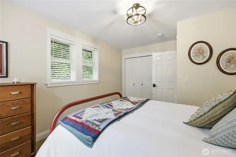 8724 NE Laughing Salmon Lane Bainbridge Island WA 98110