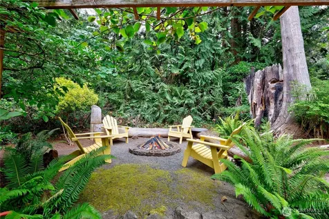 8724 NE Laughing Salmon Lane Bainbridge Island WA 98110