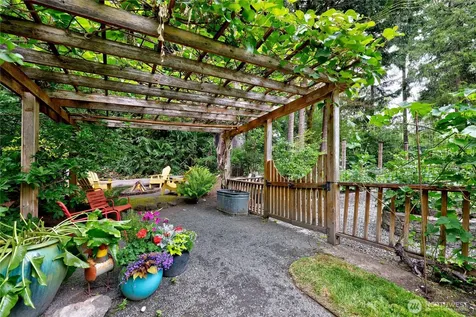 8724 NE Laughing Salmon Lane Bainbridge Island WA 98110