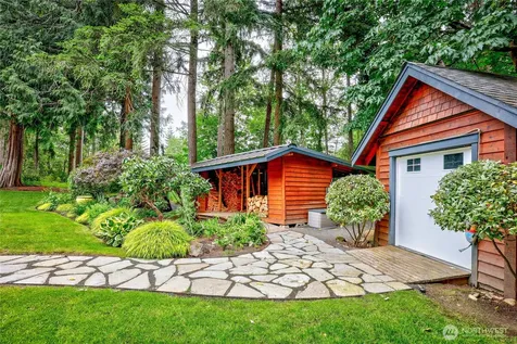 8724 NE Laughing Salmon Lane Bainbridge Island WA 98110