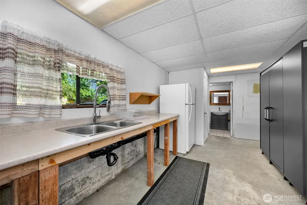 7582 Morrison Avenue Blaine WA 98230