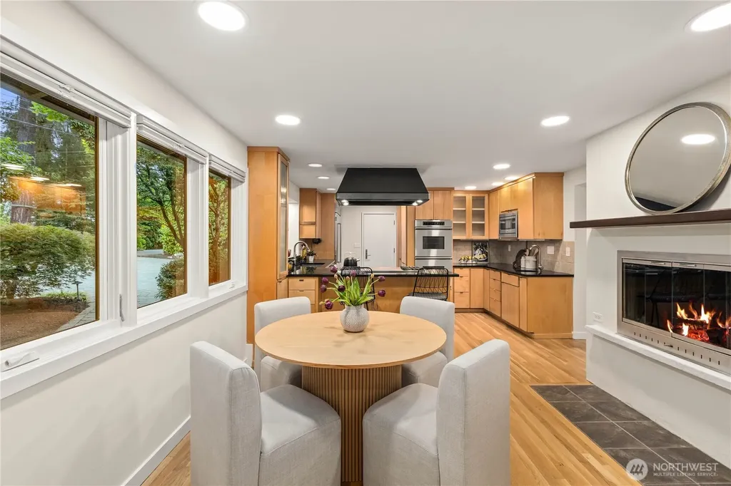 10527 SE 27th Street Beaux Arts WA 98004