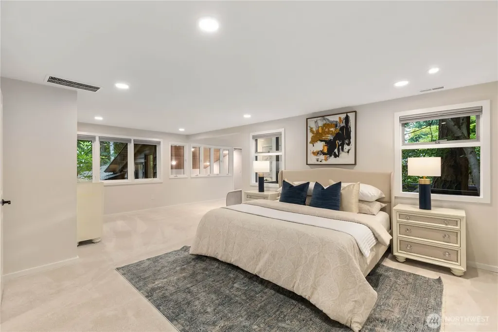10527 SE 27th Street Beaux Arts WA 98004