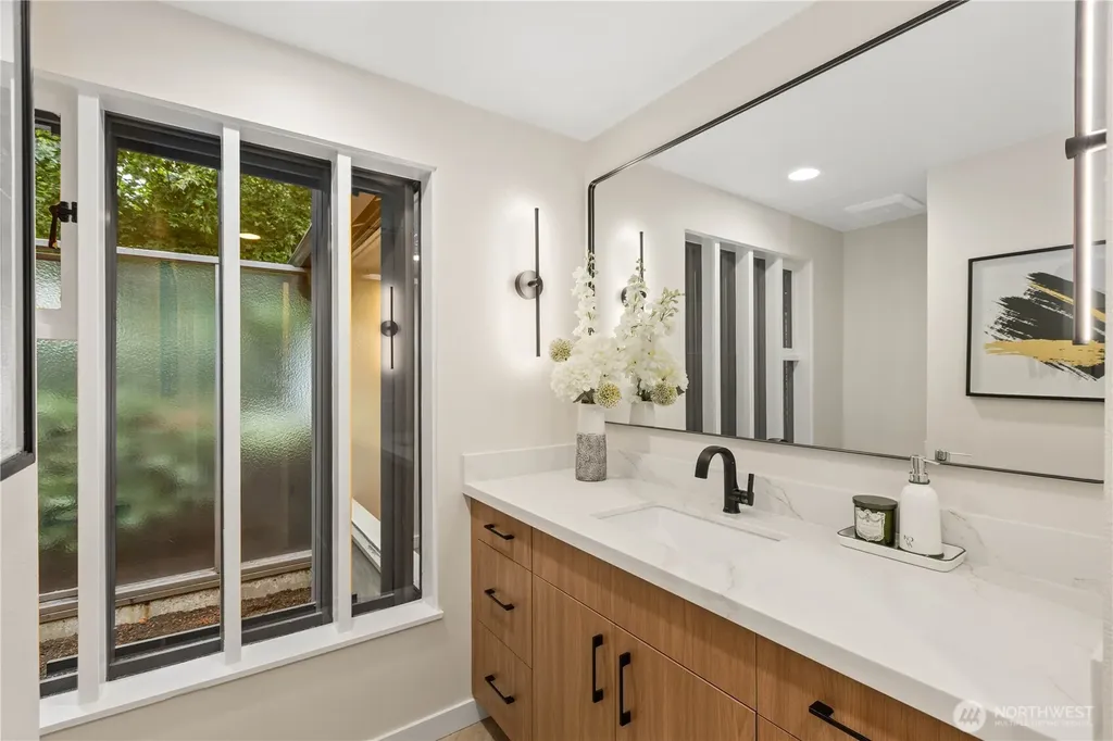 10527 SE 27th Street Beaux Arts WA 98004