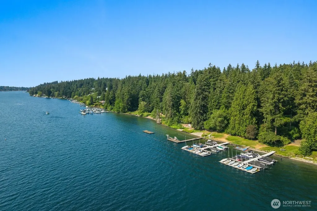 10527 SE 27th Street Beaux Arts WA 98004