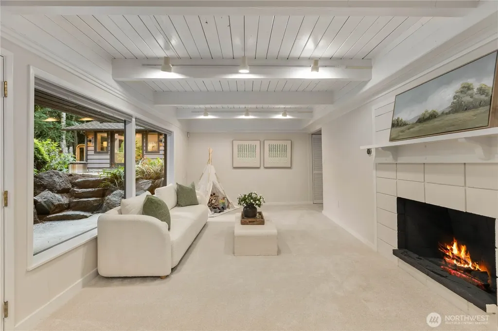 10527 SE 27th Street Beaux Arts WA 98004