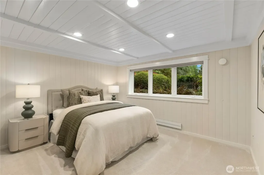 10527 SE 27th Street Beaux Arts WA 98004