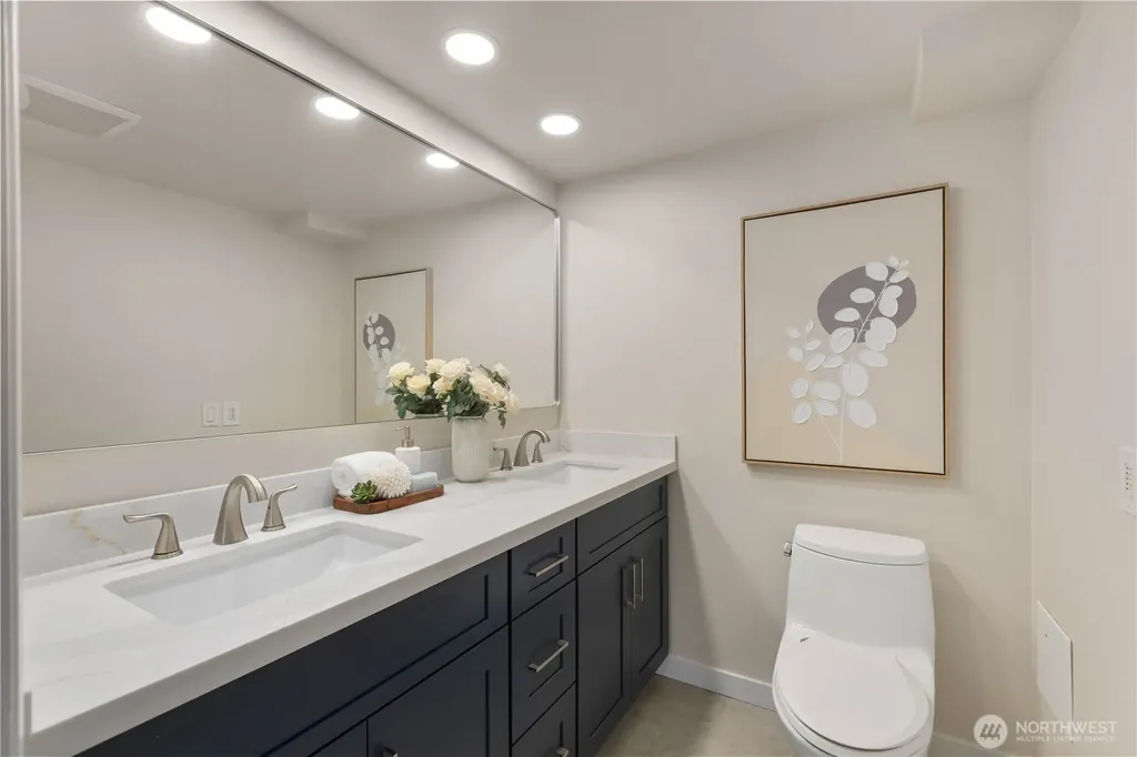 10527 SE 27th Street Beaux Arts WA 98004
