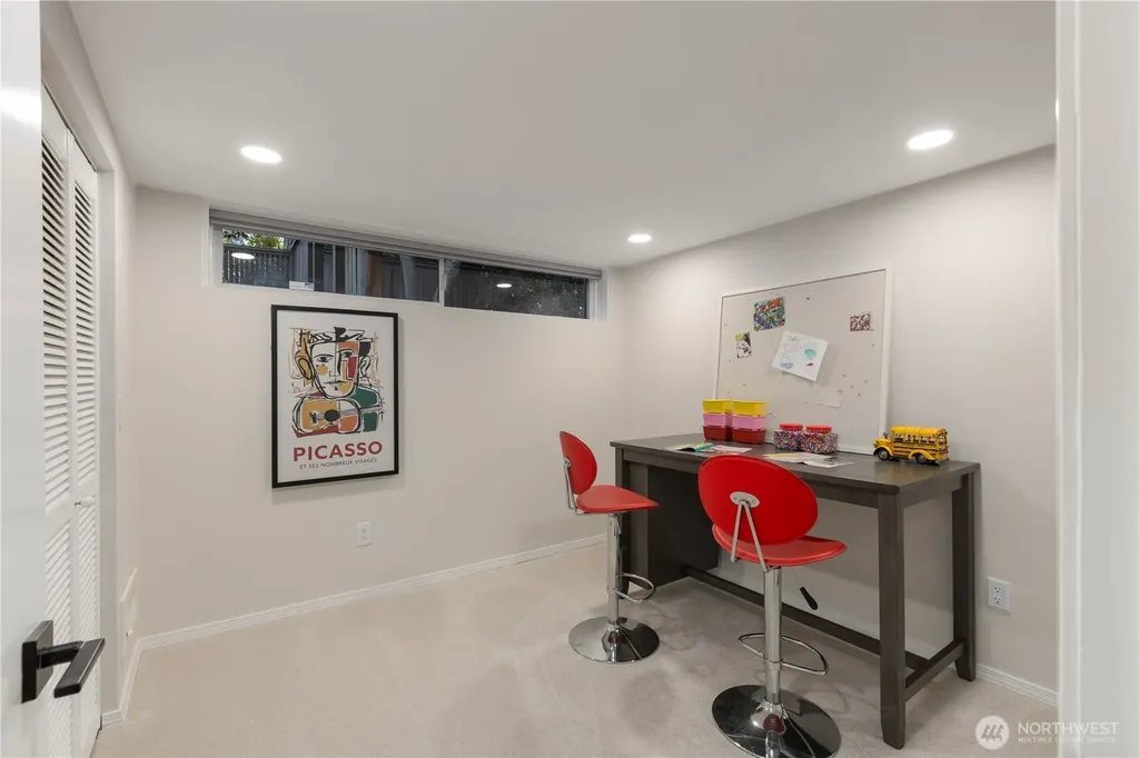 10527 SE 27th Street Beaux Arts WA 98004