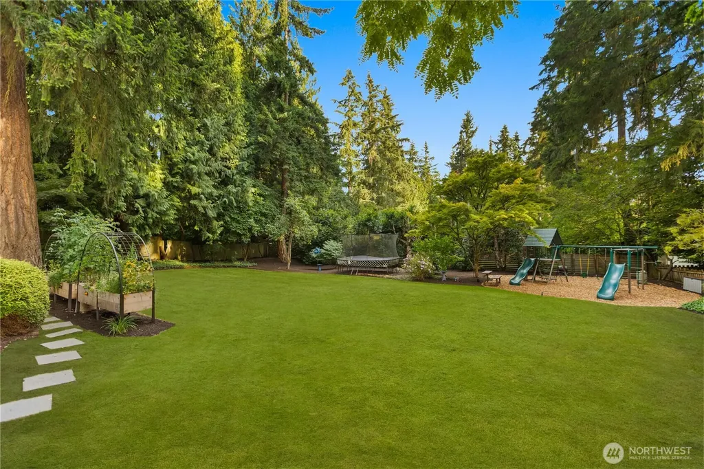 10527 SE 27th Street Beaux Arts WA 98004