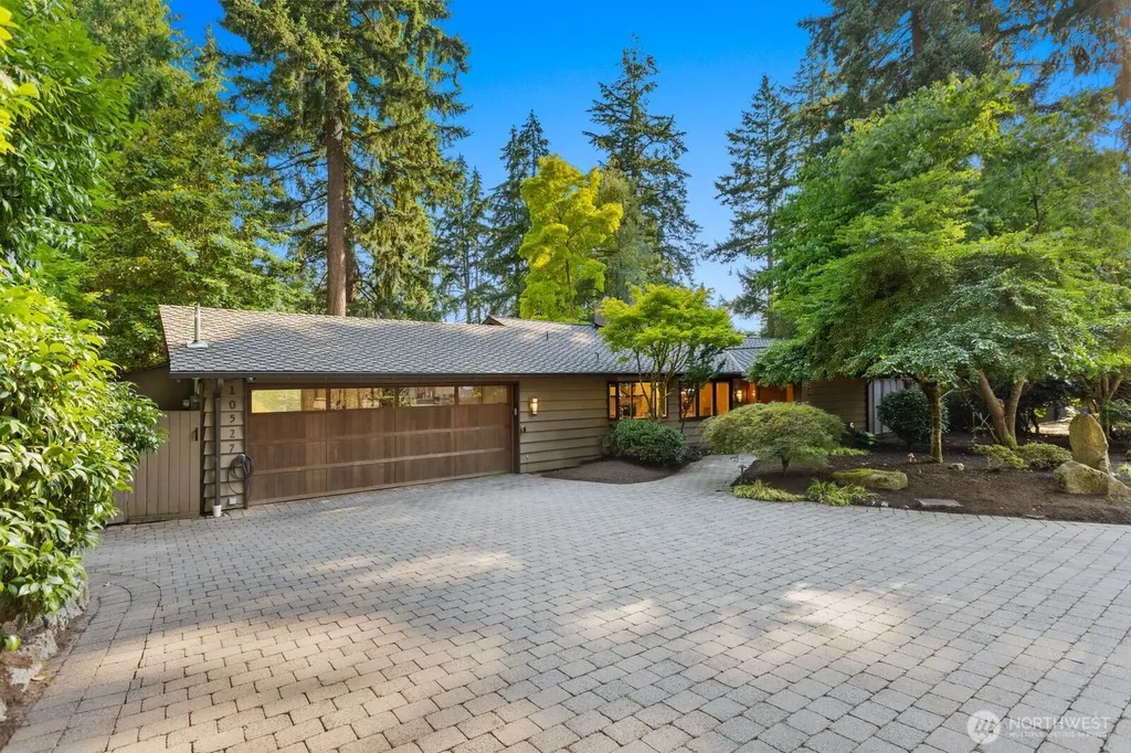 10527 SE 27th Street Beaux Arts WA 98004