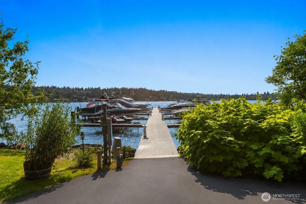 10527 SE 27th Street Beaux Arts WA 98004
