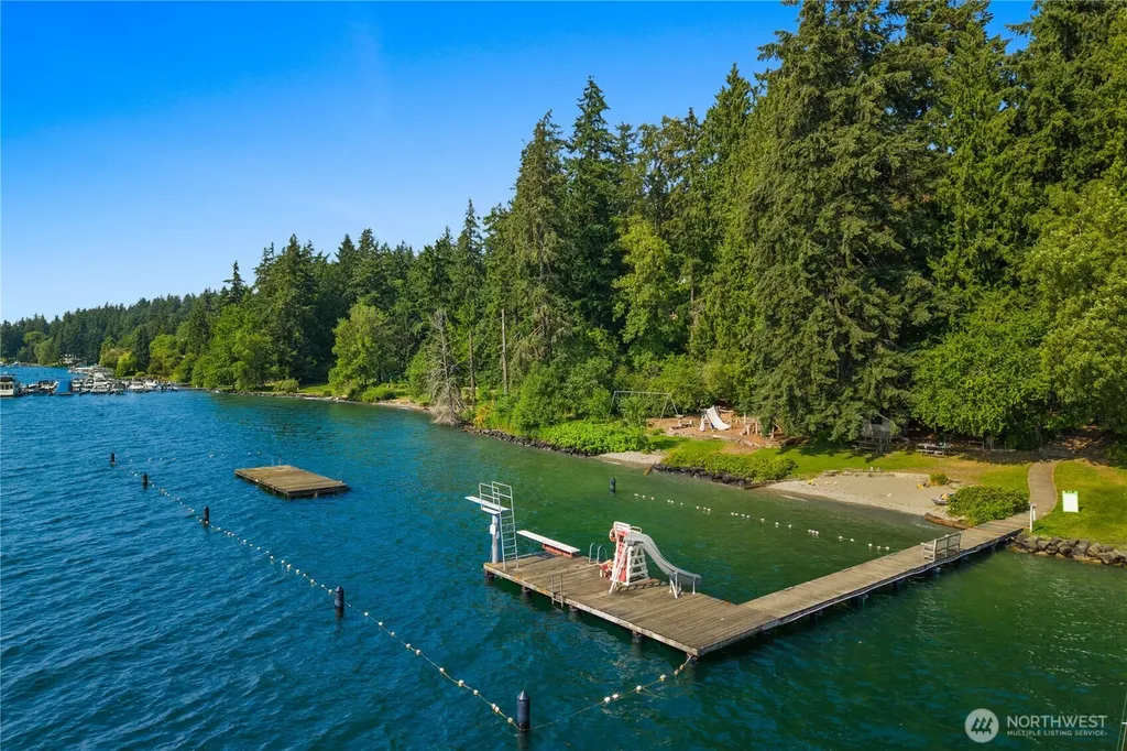 10527 SE 27th Street Beaux Arts WA 98004