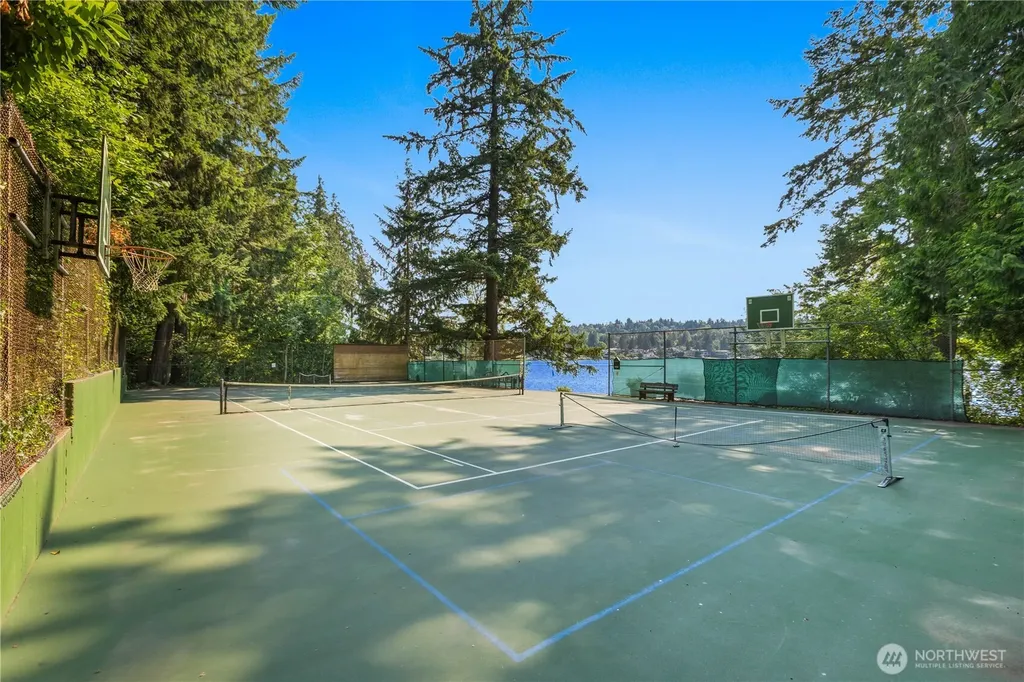 10527 SE 27th Street Beaux Arts WA 98004