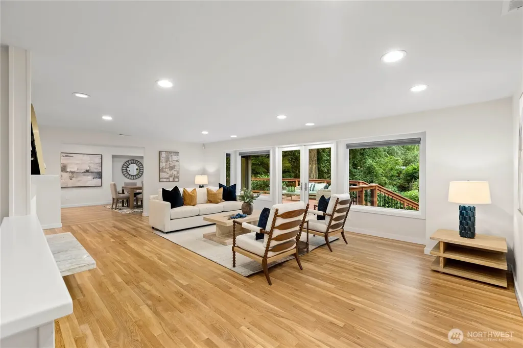 10527 SE 27th Street Beaux Arts WA 98004