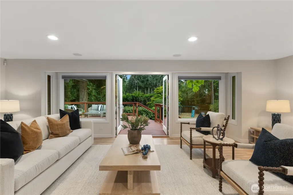 10527 SE 27th Street Beaux Arts WA 98004