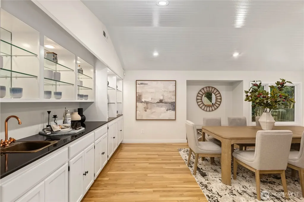 10527 SE 27th Street Beaux Arts WA 98004