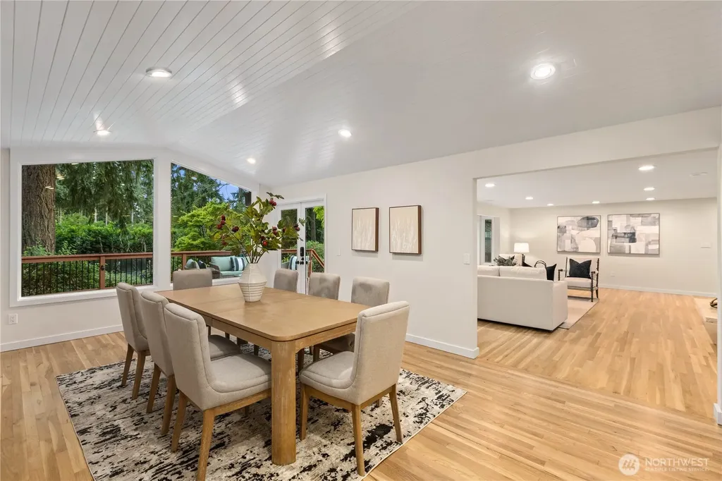 10527 SE 27th Street Beaux Arts WA 98004