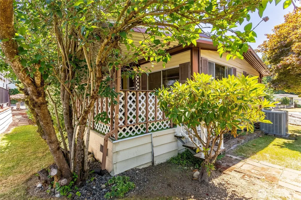 22051 107th Avenue SE Kent WA 98031