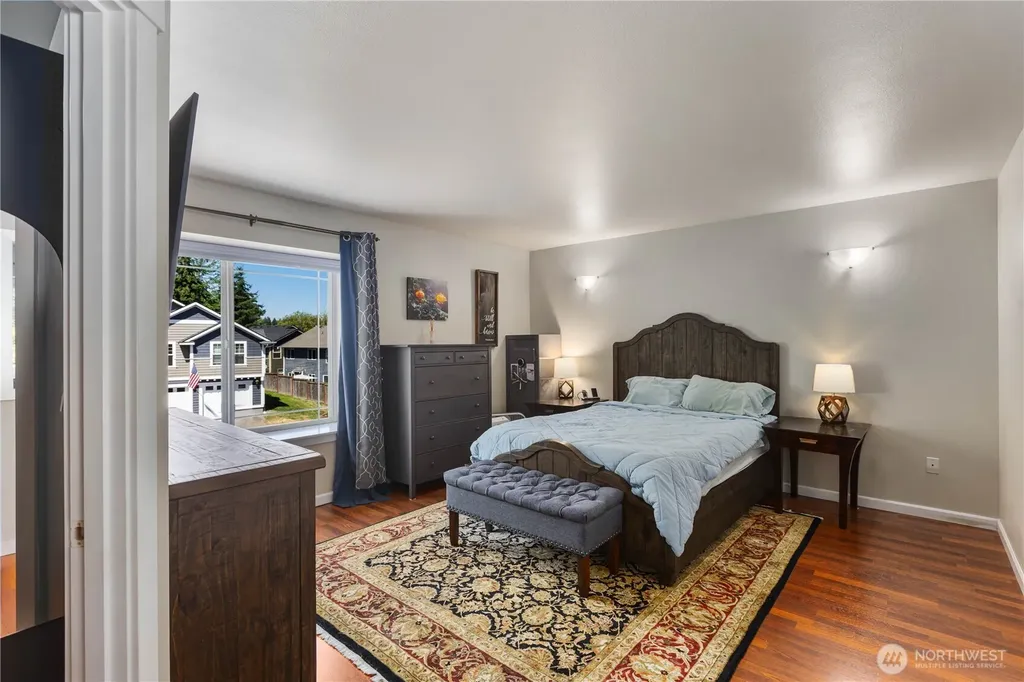 2611 10th Street SW Puyallup WA 98373