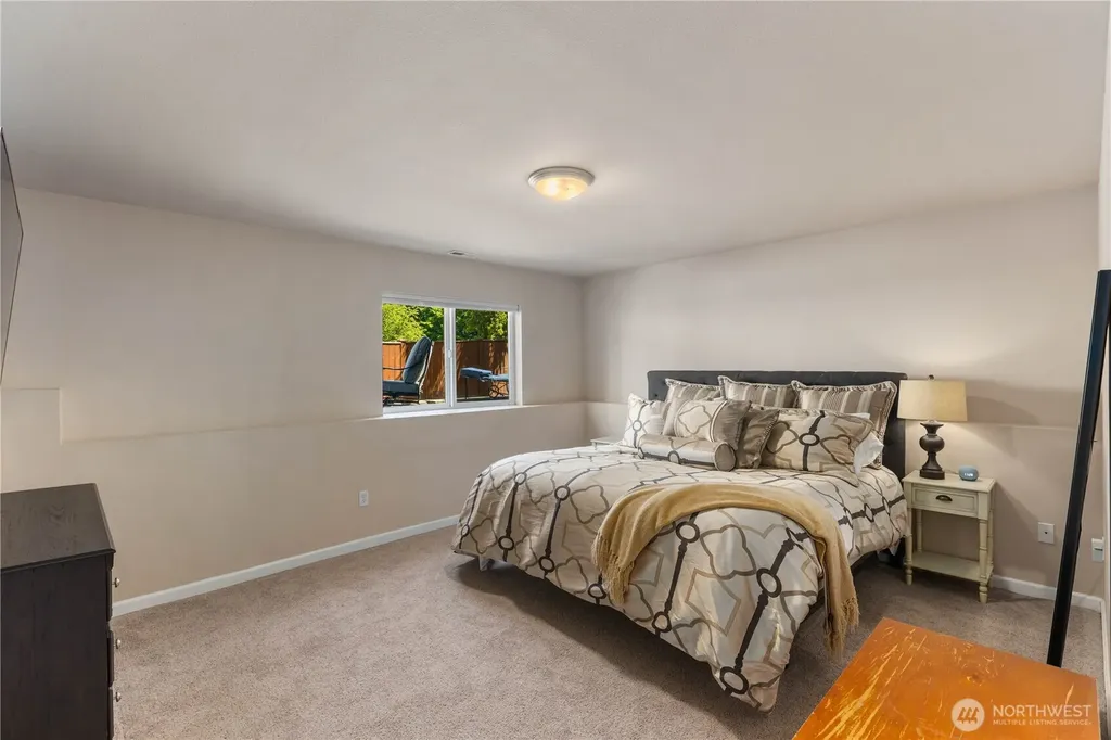 2611 10th Street SW Puyallup WA 98373